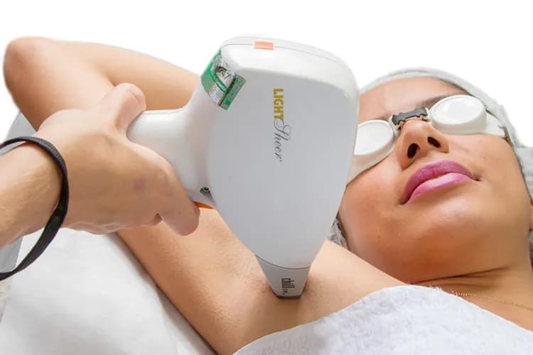 Depilacja laserowa: Bezpieczna? Mity, fakty i jak uniknąć ryzyka