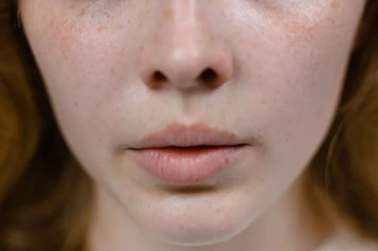 Zapchana cera? Rozpoznaj objawy i odblokuj pory!