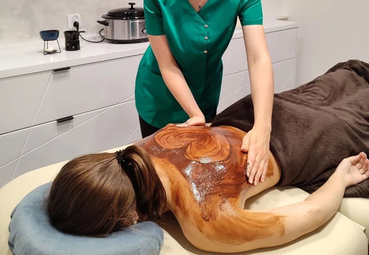 Masaż czekoladą: Luksus dla skóry i zmysłów. SPA czy dom?